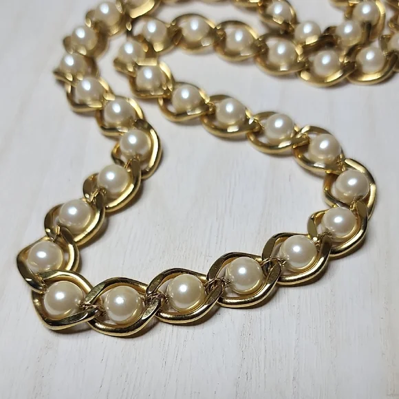 Vintage Gold and Pearl Necklace - Picture 2 of 7
